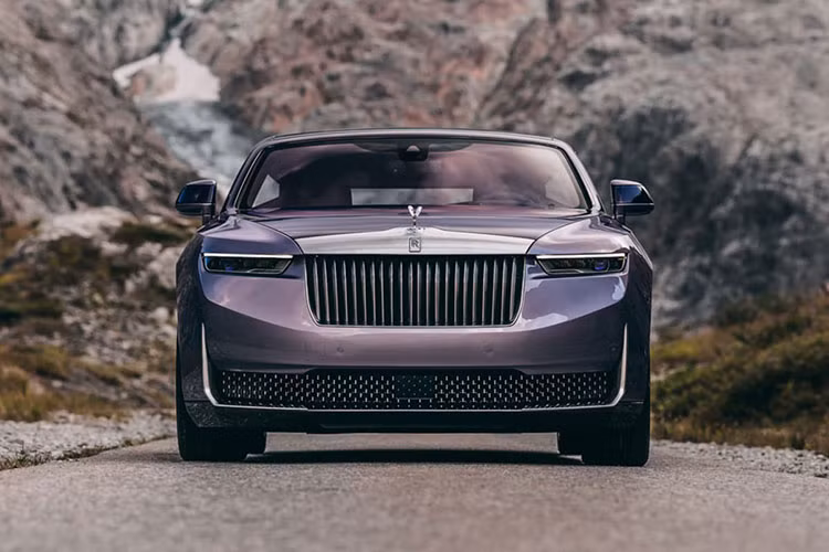 Hiện hãng Rolls-Royce chưa hé lộ danh tính chủ xe và giá bán của Amethyst Droptail. Tuy nhiên, theo một số nguồn tin, giá xe Rolls-Royce Amethyst Droptail 2024 siêu sang này lên đến 25 triệu USD/chiếc (khoảng hơn 587 tỷ đồng).
