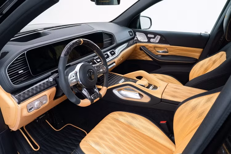 Hiện mức giá xe Mercedes-AMG GLS 63 Mansory là 515.000 USD và nguyên bản GLS 63 có giá 140.000 USD.