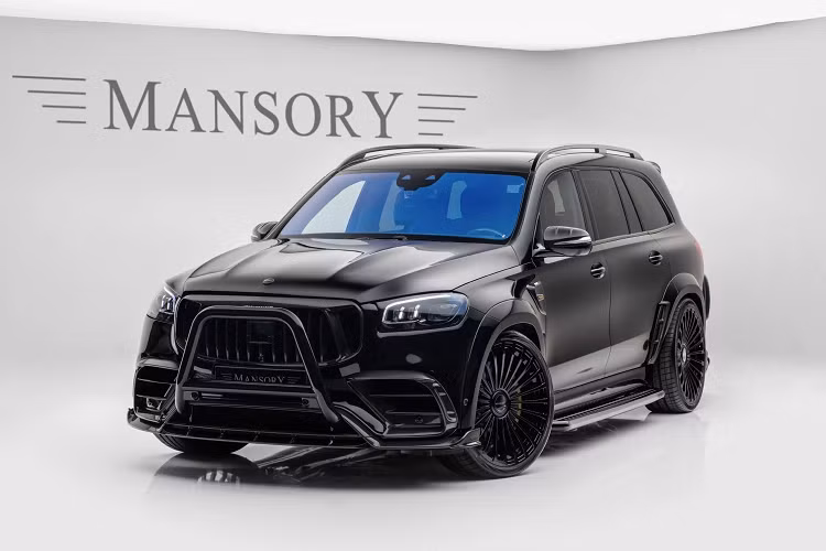 Mercedes-AMG GLS 63 độ Mansory đã nâng chiếc xe SUV hạng sang lên giới hạn mới với hàng loạt nâng cấp ở phần cứng và phần mềm. Trong đó có hệ thống ống xả, bộ tăng áp, bodykit làm từ sợi carbon.