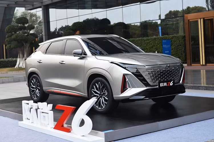 Như vậy, mẫu xe SUV Changan Oshan Z6 đã có tổng cộng 3 phiên bản được bán ra trên thị trường Trung Quốc, với 2 bản trang bị máy xăng và 1 bản PHEV.