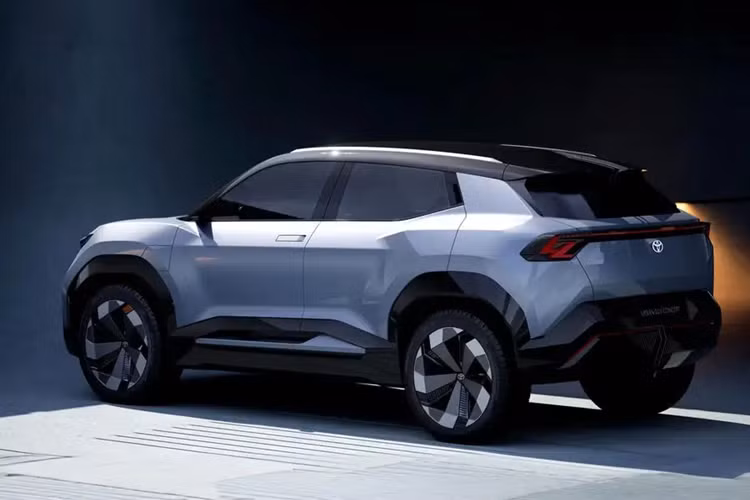 Cũng theo hãng Toyota, bản thương mại của Urban SUV Concept sẽ có cả hệ dẫn động cầu trước lẫn 4 bánh toàn thời gian.Như vậy, mẫu SUV cỡ B này sẽ được trang bị 1 hoặc 2 mô-tơ điện, tùy phiên bản.