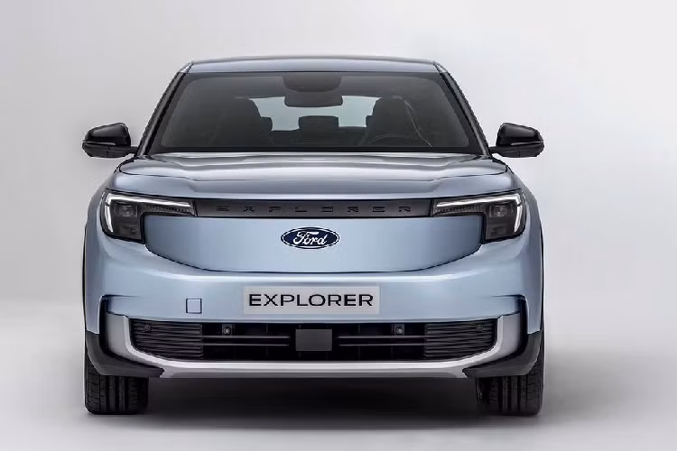 Ngoài cái tên Explorer và một số thuộc tính thiết kế, chiếc SUV chạy điện hoàn toàn mới có rất ít điểm chung với xe chạy bằng xăng ở Mỹ hoặc phiên bản plug-in hybrid hiện đang có ở châu Âu. Việc đặt tên này là một phần trong chiến lược của hãng nhằm tận dụng các thương hiệu “mang tính biểu tượng nhất” cho xe điện.