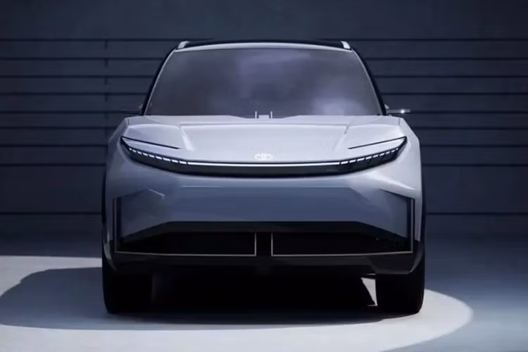 Toyota Urban Crossover chạy điện sẽ được phát triển trên hệ thống khung gầm e-TNGA giống bZ4X, xe sở hữu kích thước dài x rộng x cao lần lượt là 4.300 x 1.820x 1.620 mm. Với kích thước này, Urban Crossover sẽ “chung mâm” với Toyota Yaris Cross.