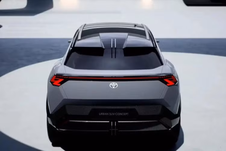 Theo nhiều đồn đoán, sẽ có ít nhất 2 mẫu SUV nữa được hãng ra mắt trong thời gian tới. Trong đó, một xe sẽ “chung mâm” với RAV4 và một xe sẽ ngang hàng với Highlander.