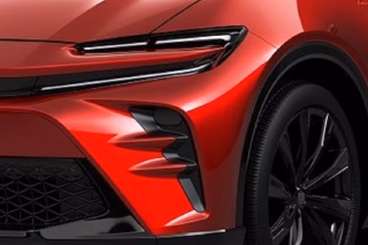 Thứ nhất là hệ truyền động hybrid (HEV), có thể đi kèm máy xăng 4 xi-lanh thẳng hàng, tăng áp, dung tích 2.4L. Thứ hai là hệ truyền động plug-in hybrid (PHEV), dự kiến bao gồm máy xăng 4 xi-lanh thẳng hàng, dung tích 2.5L, kết hợp với 2 mô-tơ điện và pin lithium-ion tương tự Toyota RAV4 Prime hay Prius PHEV.