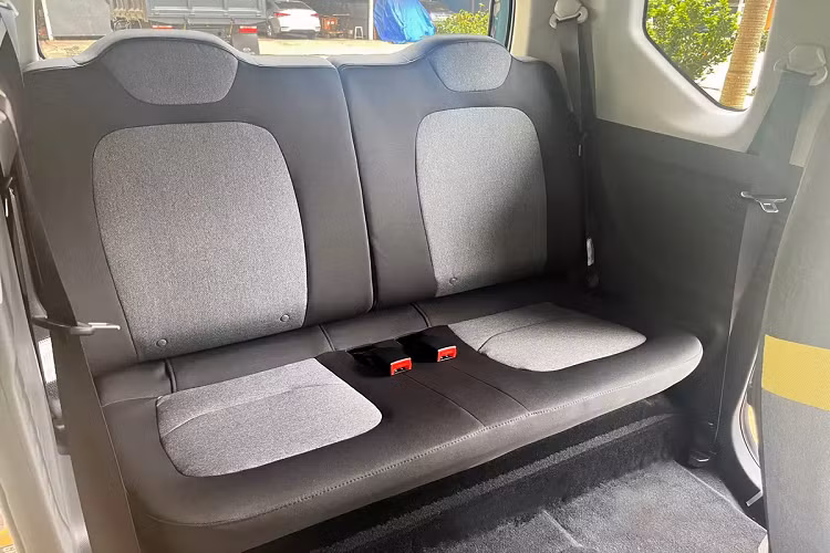 Sản phẩm đầu tiên được triển khai và ra mắt thị trường Việt Nam là Wuling HongGuang MiniEV – mẫu ôtô điện mini bán chạy nhất thế giới trong 3 năm 2020, 2021, 2022 (Nguồn: JATO). Thông tin chi tiết về sản phẩm, giá bán và nhận đặt hàng mẫu ô tô điện Wuling HongGuang MiniEV trong quý II/2023. 