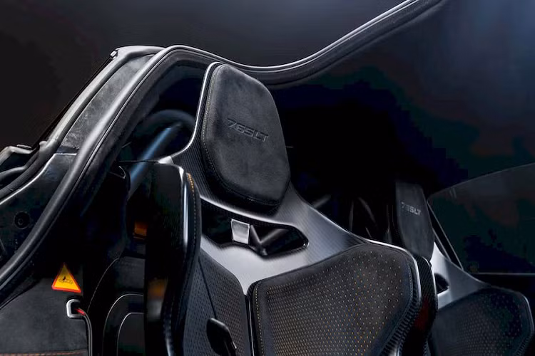Theo công bố của nhà sản xuất, McLaren 765LT có thể tăng tốc từ 0-100km/h chỉ trong vòng 2,7 giây và từ 0-200 km/h trong 7,2 giây.