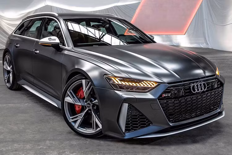 Ngoài ra, ông Lichte còn cho biết: “RS6 e-tron sẽ là chiếc xe rất khác biệt so với A6 e-tron. Rất rộng và rất thể thao. Vì vậy, RS6 e-tron chắc chắn sẽ có thân xe khác với mâm xe lớn hơn”. Tương tự các hãng xe khác, Audi cũng đang gấp rút phủ ô tô điện cho danh mục sản phẩm của mình.