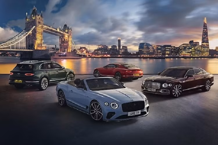 Tháng trước, Bentley cho biết hãng dự kiến sẽ giảm nhẹ sản lượng vào năm 2023 do việc đóng cửa ở Trung Quốc đã làm chậm các đơn đặt hàng. Hãng xe sang Bentley đã cam kết sẽ điện khí hoá hoàn toàn các sản phẩm của mình vào năm 2030.