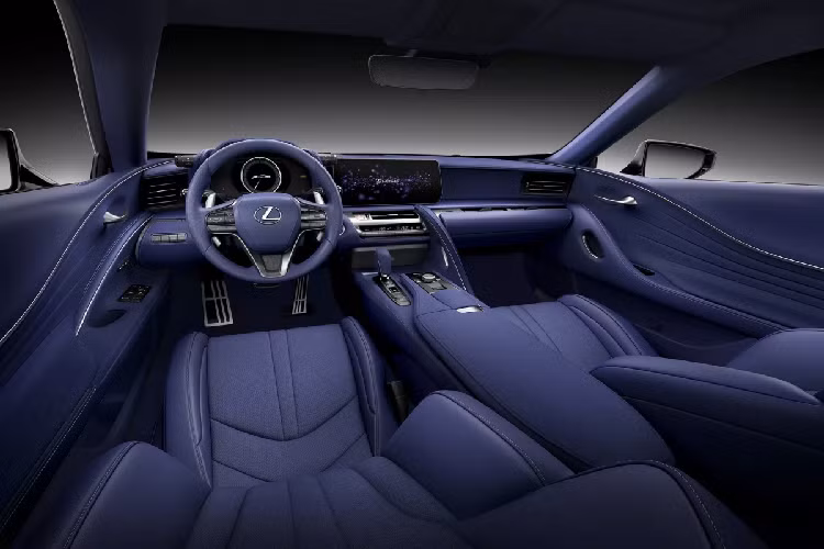 Xây dựng trên Lexus Driving Signature, cả hai mẫu LC 500 phiên bản đặc biệt đều có bộ vi sai trượt giới hạn Torsen tiêu chuẩn và hệ thống treo hiệu suất phía sau góp phần tăng phản ứng của xe và cảm giác lái xe tinh tế hơn.