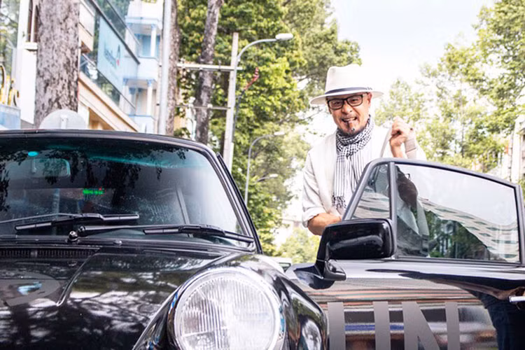 Sự cổ điển, thể thao và phóng khoáng của Porsche 911 huyền thoại có lẽ là những lý do khiến vị chủ tịch Tập đoàn Trung Nguyên – ông Đặng Lê Nguyên Vũ đem lòng say mê dòng xe này.
