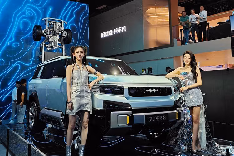 Theo kế hoạch, mẫu SUV này sẽ được bán ở 100 cửa hàng tại 60 thành phố của Trung Quốc. Ngoài Leopard 5, thương hiệu Fang Cheng Bao còn có kế hoạch tung ra 2 mẫu xe khác là Leopard 8 và Leopard 3. 