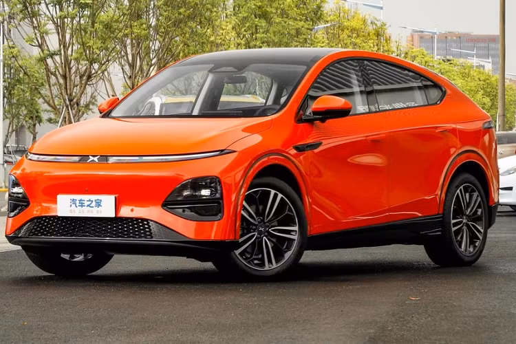 Chiếc SUV cỡ trung chạy hoàn toàn bằng điện Xpeng G6 2023 mới với kiểu dáng coupe mới đã chính thức ra mắt tại thị trường Trung Quốc. Chiếc xe được xây dựng trên kiến trúc 800V và cung cấp hệ thống hỗ trợ lái xe thông minh XNGP.
