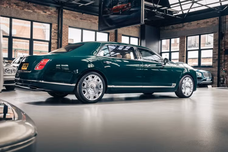 Bộ sưu tập Di sản Bentley được thực hiện trong 3 năm, nhằm kể lại toàn diện lịch sử 104 năm của thương hiệu Bentley thông qua các dòng xe đa dạng khác nhau.