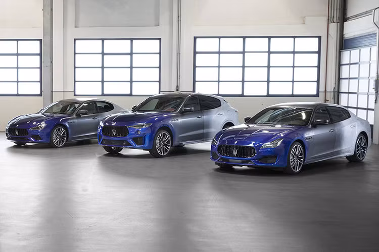 Theo đó, khối động cơ V8 90° Twin Turbo Maserati huyền thoại sản sinh công suất 572 mã lực cùng âm thanh động cơ độc nhất vô nhị với hiệu suất đáng gờm, đang là trái tim của Levante, Ghibli và Quattroporte Trofeo, sẽ chính thức ngừng sản xuất tại nhà máy Maserati vào cuối năm 2023.