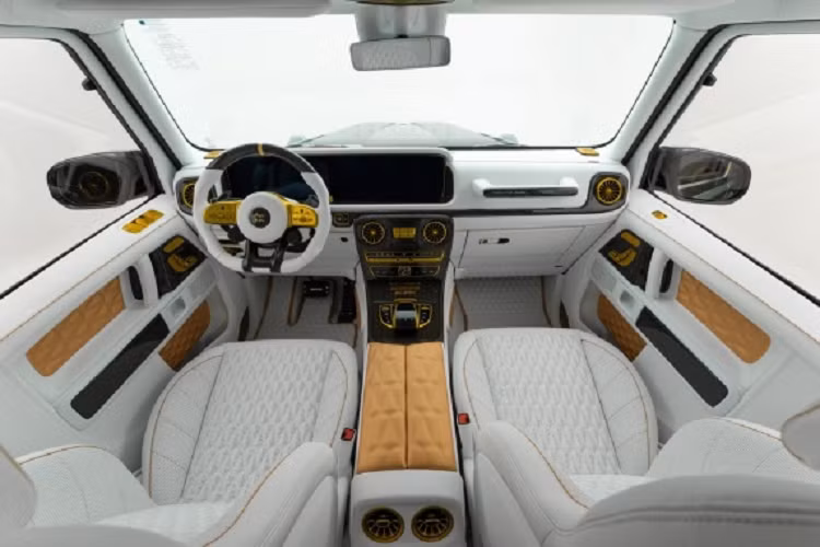 Ở gói nâng cấp này, Gronos Coupé EVO C gây ấn tượng với nhiều đường gân dập nổi được cắt xẻ táo bạo, đi cùng bộ mâm khí động học FD.15 với kích thước 24 inch.