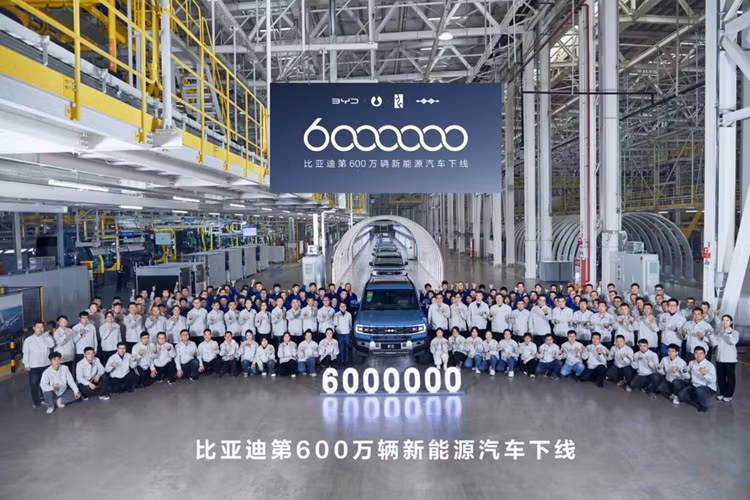 BYD cua Trung Quoc can moc san xuat 6 trieu xe “lai” va oto dien