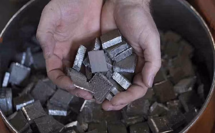 Canh bao nguy co thieu hut lithium de san xuat pin oto dien-Hinh-2