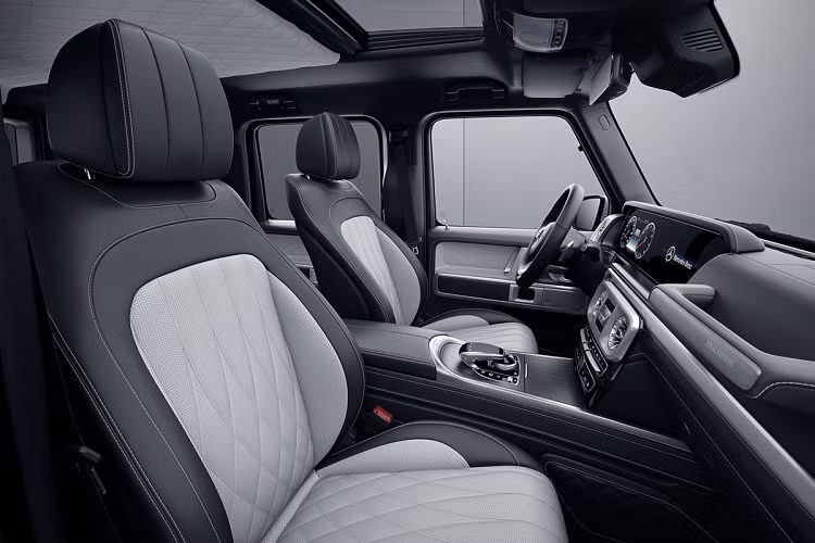 Tương tự G500 thông thường, Mercedes-Benz G500 Final Edition cũng được trang bị động cơ V8, tăng áp kép, dung tích 4.0L, sản sinh công suất tối đa 416 mã lực và mô-men xoắn cực đại 610 Nm. Động cơ đi kèm với hộp số tự động 9G-Tronic 9 cấp và hệ dẫn động 4 bánh toàn thời gian 4Matic.
