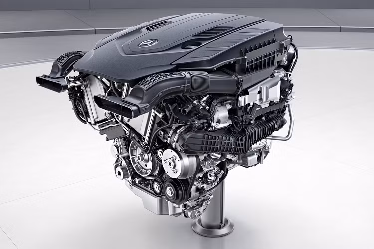 So với bản thường, Mercedes-Benz G500 Final Edition có những điểm nhấn khác biệt như vành hợp kim AMG 20 inch với thiết kế 5 chấu kép khỏe khoắn. Vành la-zăng sẽ được sơn màu đen Obsidian Black, trắng Opalith White hoặc xanh lá Olive, tùy theo màu thân xe.
