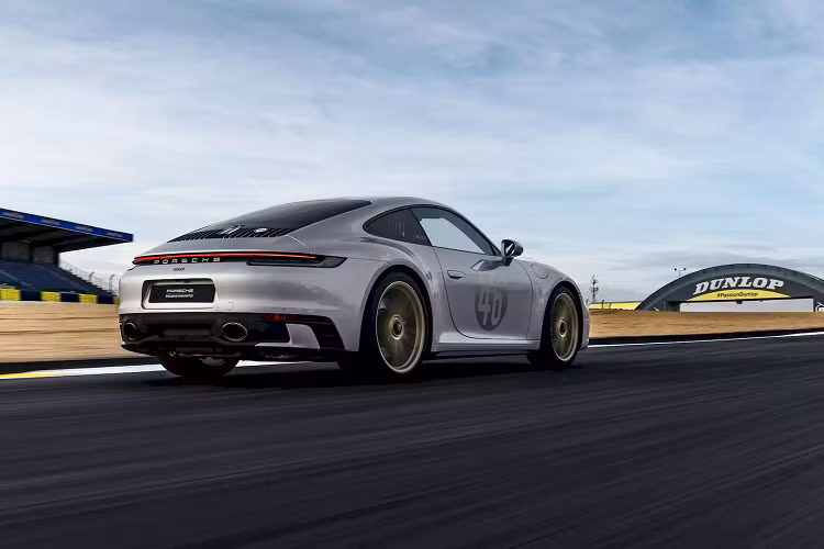 Porsche sẽ chỉ sản xuất đúng 72 chiếc 911 Carrera GTS Le Mans Centenaire Edition, với ý nghĩa tôn vinh 72 năm liên tục hiện diện của Porsche trong cuộc đua huyền thoại, trong đó hãng đã giành được 19 chiến thắng chung cuộc và 110 chiến thắng ở các phân hạng.