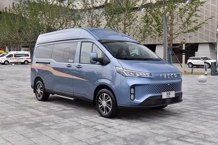 Iveco Fidato 2023 cua Trung Quoc cho 2 “noc nha”, tu 455 trieu dong