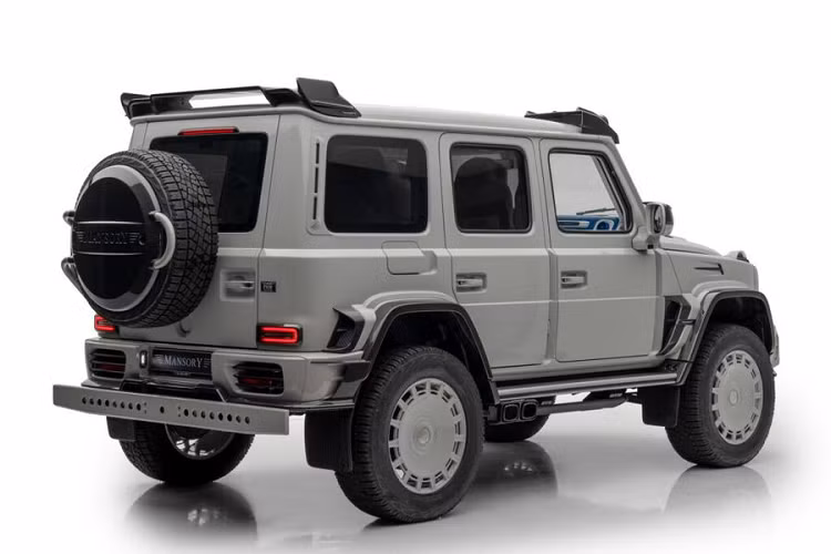 Về trang bị vận hành, hãng độ đình đám Mansory đã nâng cấp khối động cơ tăng áp kép 4.0 lít từ Mercedes-AMG G63 để tạo ra công suất khổng lồ 850 mã lực và mô-men xoắn cực đại 1.000 Nm.