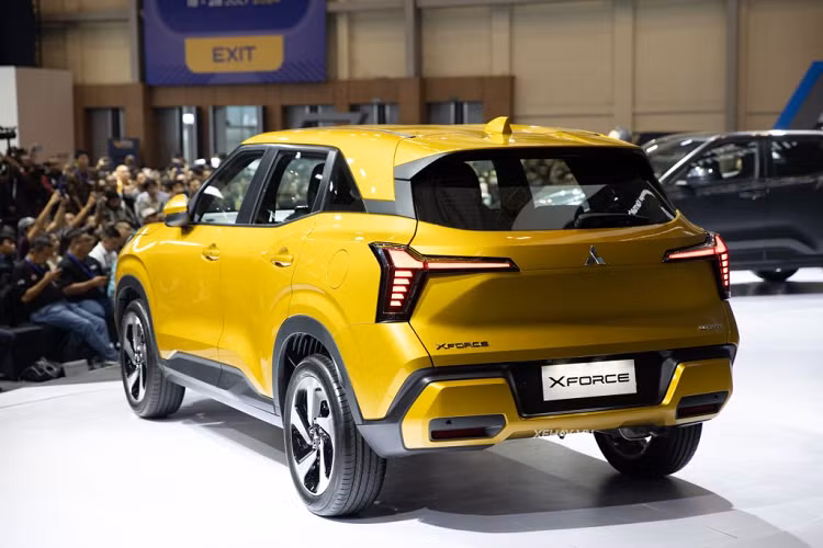 XForce sẽ được sản xuất tại nhà máy Mitsubishi Motors Krama Yudha, Indonesia (thành phố Bekasi, West Java). Dự kiến xe sẽ về Việt Nam vào cuối năm nay. Tại Việt Nam, Mitsubishi XForce đang được hệ thống đại lý chính hãng nhận đặt cọc với giá bán dự kiến 700 - 800 triệu đồng. Khách hàng đặt cọc sớm 10 triệu đồng trước 31/8 được tặng gói bảo dưỡng 2 năm hoặc 40.000 km tùy điều kiện nào đến trước và 1.000 điểm trên ứng dụng Mitsubishi Connect+.