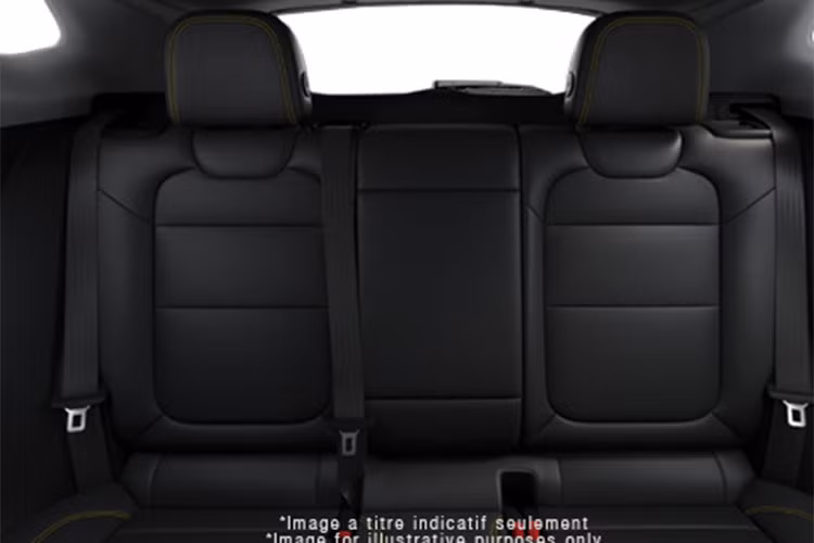 Bên trong Hyundai Elantra 2024 là không gian nội thất gần như được bê nguyên từ phiên bản cũ sang. Xe vẫn sở hữu bảng đồng hồ kỹ thuật số nối liền với màn hình cảm ứng trung tâm như trước. Trong khi đó, ghế của xe có thêm màu mới và dòng chữ "Avante" ở bên cạnh.