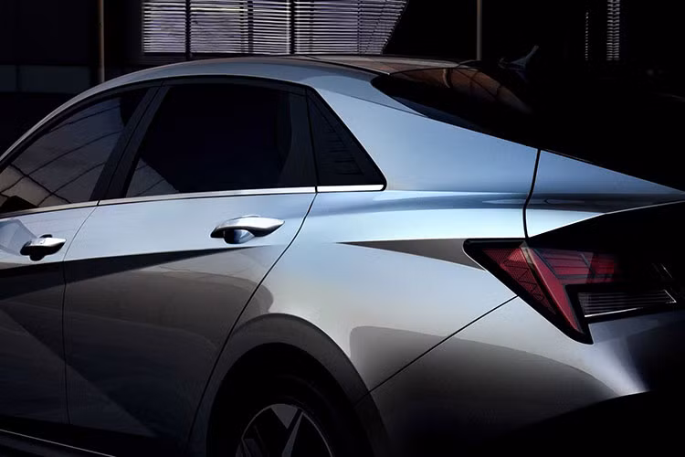 Thay đổi cuối cùng của Hyundai Elantra 2024 ở thị trường Hàn Quốc là phiên bản N Line. Theo đó, N Line sẽ được biến thành gói thiết kế dành cho mẫu xe này chứ không tách riêng thành một phiên bản như trước.