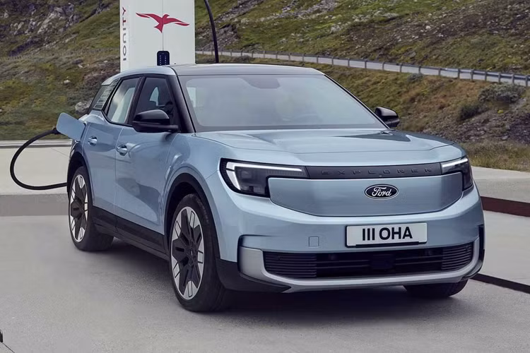 Tuy nhiên, chiếc xe Ford Explorer điện tại Việt Nam này mang biển Châu Âu nên nhiều khả năng nó được đưa về Việt Nam dưới dạng tạm nhập tái xuất để chụp, quay tư liệu quảng cáo.