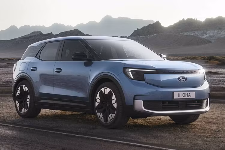 Các tính năng tiện nghi tiêu chuẩn được trang bị trên Ford Explorer EV có: chìa khóa thông minh, điều hòa hai vùng, Android Auto/Apple CarPlay không dây, đèn nền nội thất 10 màu,…