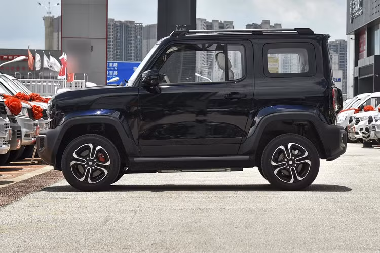 Vào tuần trước, liên doanh SAIC-GM-Wuling đã chính thức giới thiệu chiếc xe SUV điện cỡ nhỏ Baojun Yep 2023 mới tại Trung Quốc và nhanh chóng nhận được sự quan tâm của giới truyền thông cũng như khách hàng. tuy nhiên, tại thời điểm đó, giá bán của xe Baojun Yep 2023 vẫn là 1 ẩn số và sẽ được bật mí ngay trong tháng này.