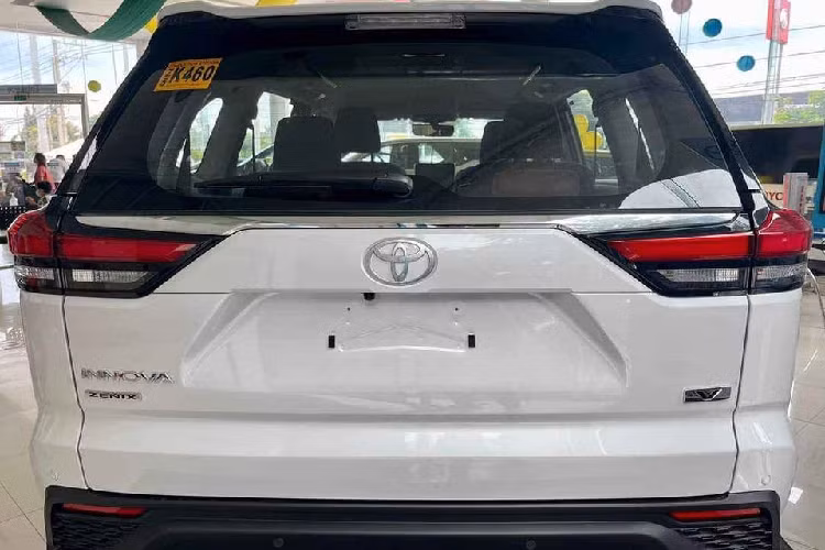 Động thái này có thể là nhằm giúp người dùng phân biệt với Toyota Innova đời cũ vốn sẽ tiếp tục được bán song song với thế hệ mới. Ngoài ra, Toyota Innova thế hệ mới còn được thiết kế theo phong cách SUV nên cái tên Cross có vẻ phù hợp. Công thức này trước đó đã từng được áp dụng cho Toyota Veloz Cross - phiên bản cao cấp hơn của Avanza Premio. Nếu thông tin này là đúng thì đây sẽ là mẫu xe tiếp theo của Toyota dùng cái tên Cross, sau Veloz Cross, Corolla Cross và Yaris Cross.