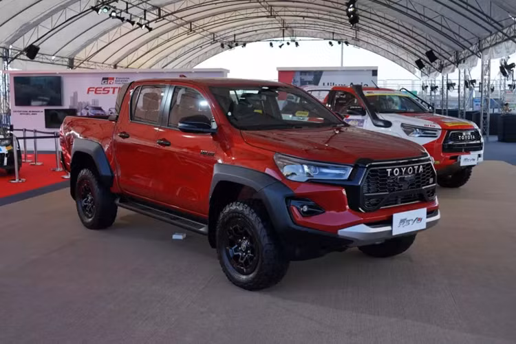 Vào hồi tháng 1 đầu năm nay, hãng Toyota đã vén màn phiên bản mới của dòng xe bán tải Hilux GR Sport tại thị trường Úc. Sau 1 năm, thương hiệu Nhật Bản mới mang mẫu xe Toyota Hilux GR Sport 2024 mới đến trưng bày tại Đông Nam Á, cụ thể là trong sự kiện Toyota Gazoo Racing Festival 2023 diễn ở Thái Lan.