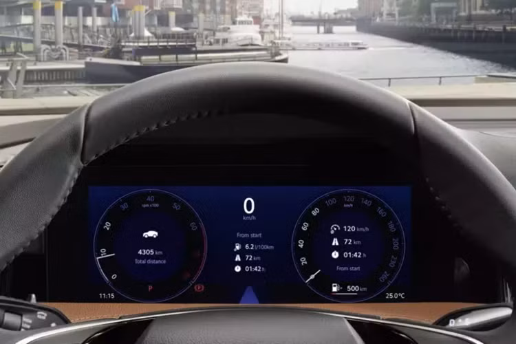 Lưới tản nhiệt của xe cũng được mở rộng trong khi hốc gió trung tâm trên cản trước được trang trí bằng nẹp mạ crôm mới. Không gian bên trong Skoda Superb 2024 tạo cảm giác khá quen thuộc vì gợi liên tưởng đến Kodiaq thế hệ mới.