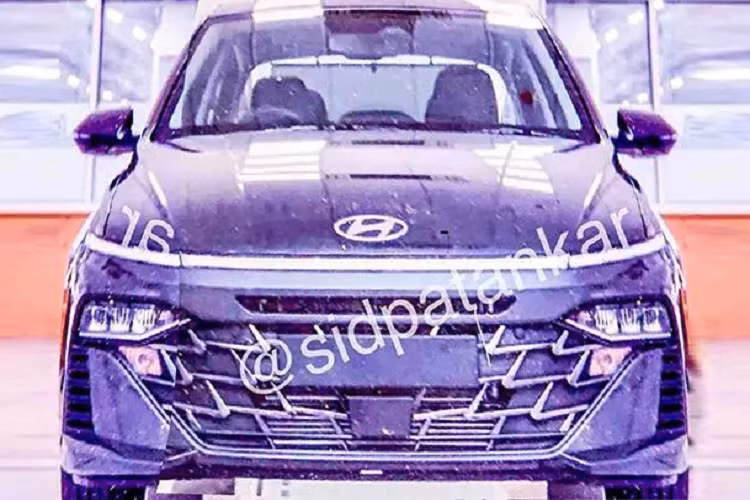 Đầu tiên là động cơ hút khí tự tự nhiên, sản sinh công suất tối đa 113 mã lực và mômen xoắn cực đại 144 Nm, đi với hộp số sàn 6 cấp hoặc hộp số tự động biến thiên vô cấp IVT. Thứ hai là động cơ tăng áp, phun xăng trực tiếp, tạo ra công suất tối đa khoảng 160 mã lực và mômen xoắn cực đại 260 Nm.