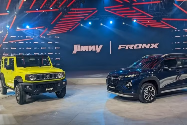 Triển lãm Auto Expo 2023 hiện đang diễn ra tại Ấn Độ rõ ràng là một sự kiện quan trọng đối với hãng Suzuki. Trong sự kiện này, hãng xe Nhật Bản đã trình làng hàng loạt mẫu ôtô mới của mình. Một trong số đó có Suzuki Jimny phiên bản 5 cửa.
