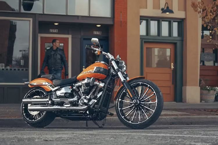 Mới đây Harley-Davidson Việt Nam đã ấn định thời gian giới thiệu các mẫu xe trong bộ sưu tập kỷ niệm 120 năm của thương hiệu vào ngày 5/7/2023 dành cho khách mời đặc biệt và từ ngày 8/7 các mẫu xe mới sẽ được trưng bày tại showroom Harley-Davidson trên toàn quốc.