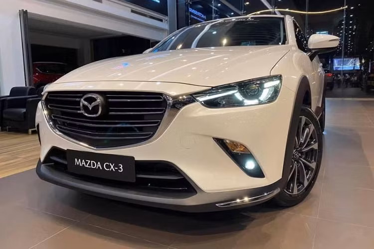 Không chỉ CX-3, các đối thủ cùng phân khúc như Hyundai Creta cũng đang được ưu đãi từ 35 - 40 triệu đồng tại đại lý, hay với Kia Seltos là 30 - 68 triệu đồng. Với mức giảm sâu từ 15 - 100 triệu đồng, THACO kỳ vọng CX-3 sẽ mang lại doanh số đáng tự hào trong tháng 5 này.