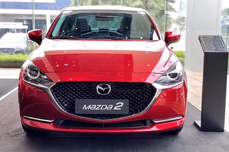 Theo đó, Mazda2 Sport bản 1.5L Luxury tăng 28 triệu đồng. Giá xe hiện tại là 507 triệu đồng. Mức tăng tương ứng với bản 1.5L Premium là 33 triệu đồng. Giá xe sau điều chỉnh là 552 triệu đồng. Đối với mẫu Mazda3 Sport, bản 1.5 Luxury được điều chỉnh giảm 10 triệu đồng. Giá xe giờ đây chỉ còn 639 triệu.
