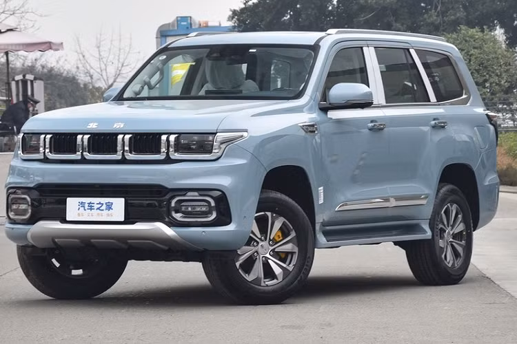 Tại thời điểm ra mắt, Beijing cho biết sẽ có 5 phiên bản BJ60 được bán ra thị trường. Đến nay, 1 số nguồn tin nội bộ từ Beijing truyền ra ngoài cho rằng, BJ60 đã bổ sung thêm 2 mẫu mới là Honor Edition và Administrative Edition, điều này đã khiến chiếc SUV cỡ trung có đến 7 bản khác nhau, giá bán các phiên bản chênh lệch không nhiều.