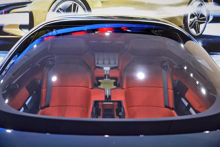 Kích thước của Audi Activesphere concept dài 4,98 m, rộng 2,07 m và cao 1,60 m, khá to lớn và tương đương với Q6 e-tron. Chiều dài cơ sở 2,97 m mang lại không gian rộng rãi và duỗi chân tối đa. Phần nhô ra phía trước và phía sau ngắn tương ứng để tạo ấn tượng nhỏ gọn.