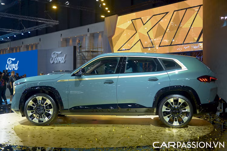Chiếc xe SUV BMW XM 2023 hoàn toàn mới này cũng là một sản phẩm hiếm hoi do bộ phận BMW M GmbH tự phát triển mà không dựa trên bất cứ nền tảng BMW thông thường sẵn có nào khác. Lần cuối cùng một sản phẩm "thuần chất" BMW M như vậy ra đời là từ cách đây 44 năm với chiếc BMW M1 1978.