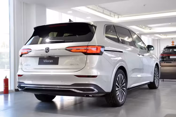 Volkswagen Viloran tại Việt Nam sẽ có 5 màu sắc là đỏ, đen, trắng, nâu và bạc. Thời gian giao xe sẽ là trước Tết Nguyên đán. Ngoài Viloran, Volkswagen còn dự định giới thiệu thêm 2 mẫu xe nhập khẩu Trung Quốc khác tại Việt Nam là Teramont X và ID.6 X.