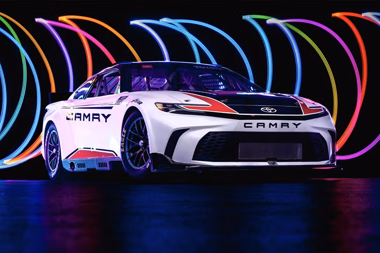 Hãng xe Nhật Bản đã công bố hình ảnh chiếc xe đua Toyota Camry XSE 2024 mới cho mùa giải NASCAR Cup Series 2024, dự kiến ra mắt trong mùa giải NCS 2024. Camry XSE Next Gen sẽ kế nhiệm Toyota Camry TRD Next Gen – mẫu xe từng đạt 18 chiến thắng và 25 pole trong hai mùa giải cuối cùng của cuộc thi.