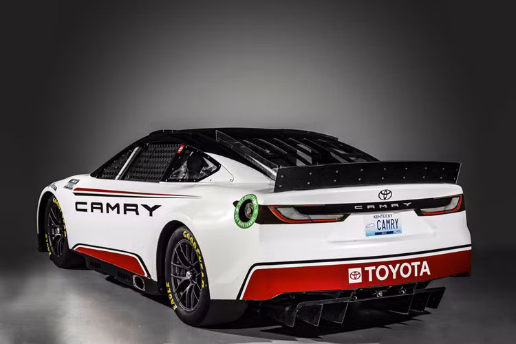 Với việc bổ sung LEGACY MOTOR CLUB cho mùa giải NASCAR Cup Series 2024, 8 chiếc Toyota Camry XSE thi đấu trên đường đua vào mỗi cuối tuần, bắt đầu với cuộc đua triển lãm Clash tại Coliseum ở Los Angeles, California, vào tháng 2/2024.