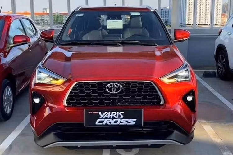 Con số tương ứng của động cơ xăng là 18,5 km/lít (5,4 lít/100 km) nếu đi với hộp số CVT và 16,5 km/lít (6,06 lít/100 km) khi kết hợp cùng hộp số sàn. Như vậy, trong thời gian tới, phân khúc SUV cỡ B của Việt Nam sẽ vô cùng sôi động khi có sự góp mặt của 2 “tân binh” Toyota Yaris Cross 2023 và Mitsubishi Xforce, cùng với đó là hàng loạt đối thủ sừng sỏ khác như Kia Seltos, Hyundai Creta…
