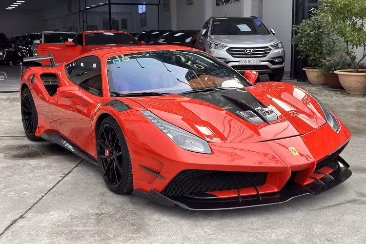 Số lượng dòng siêu xe Ferrari 488 tại Việt Nam đã trên 21 chiếc, chiếm phần đông số này là bản tiêu chuẩn mang tên gọi GTB, ngoài ra còn có 3 chiếc xe Ferrari 488 Spider là bản mui trần, 1 chiếc xe hiệu năng cao là siêu xe Ferrari 488 Pista và sau cùng, 3 chiếc siêu xe mui trần Ferrari 488 Pista Spider. 