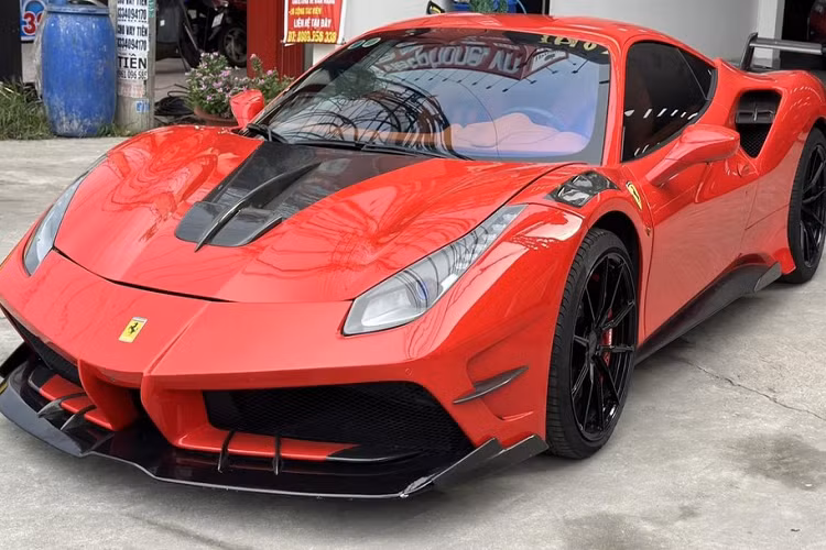 Ngoài chiếc siêu xe Ferrari 488 GTB độ Misha Designs của đại gia Quốc Cường, ở Thành phố Thủ Đức, Tp.HCM, còn có 1 chiếc xe khác đang định cư ở tỉnh Bình Dương. Trong bài viết hôm nay, chúng tôi sẽ giới thiệu đến bạn đọc chiếc Ferrari 488 GTB Misha Designs thứ 2 tại Việt Nam.